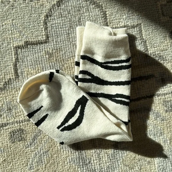 3/$15 Brand New Zebra Print Crew Socks - Picture 4 of 4